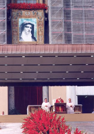 Giovanni Paolo II
il giorno della canonizzazione di S. Teresa Benedetta della Croce - Edith Stein (1891-1942) 
ebrea convertita, Carmelitana Scalza, martire